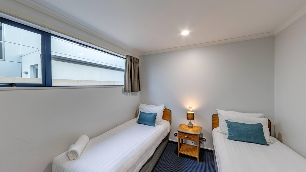 Two Bedroom Apartment with Spa Bath Ground Floor - Photo 2