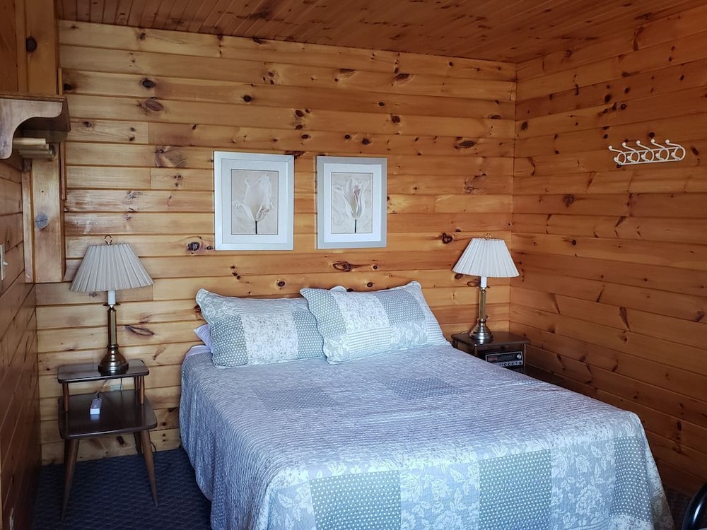 Hideaway-Deluxe Cabin, 1 Bedroom, Lake View photo 1