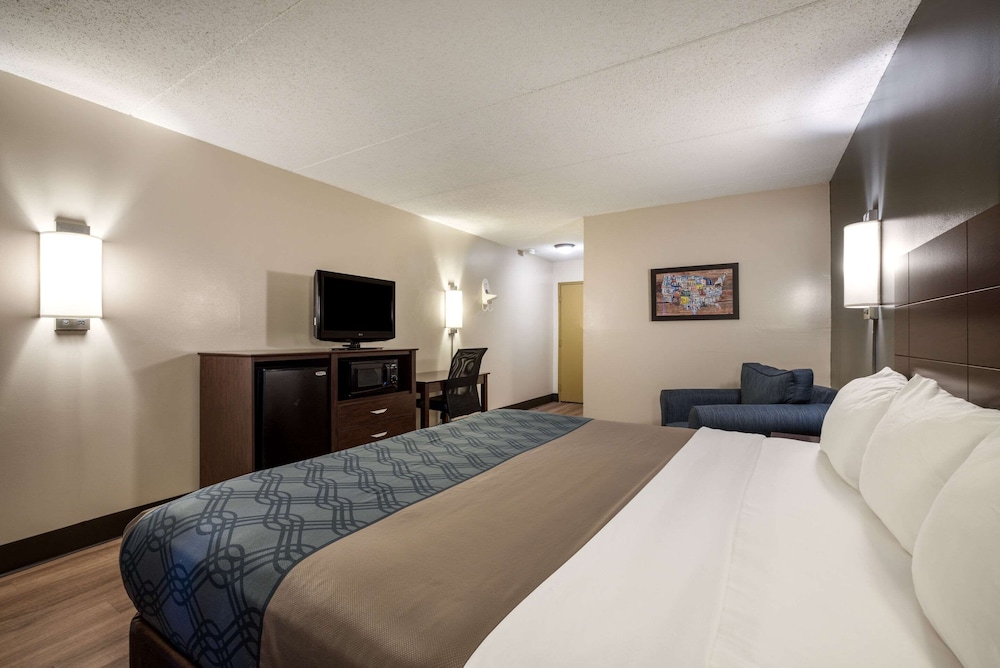 Standard Room, 1 King Bed, Non Smoking (Upper Floor, No Pets)
