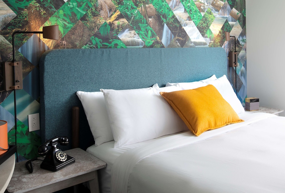 Junior Suite, 1 King Bed, Balcony
