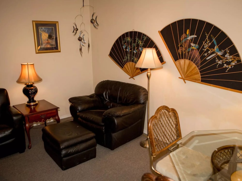 Business Suite, 1 King Bed, Non Smoking photo 1