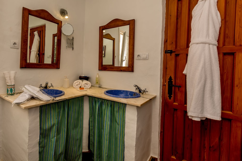 Deluxe Double Room, 1 King Bed, Mountain View, photo 6