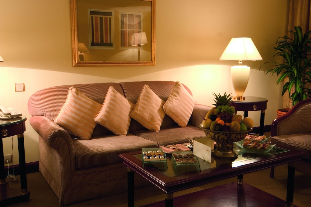 Suite, 1 Bedroom, Smoking, Corner thumbnail 5