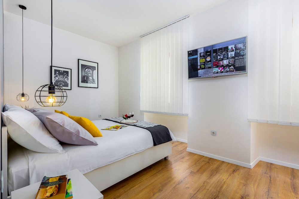 Deluxe Apartment, 1 Queen Bed with Sofa bed, Non Smoking, Kitchenette photo 3