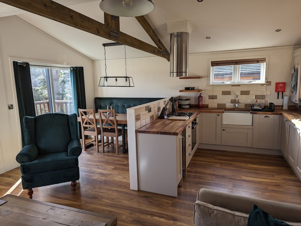 Luxury Apartment, Accessible, Ensuite (Oak Lodge - Wheelchair) photo 1