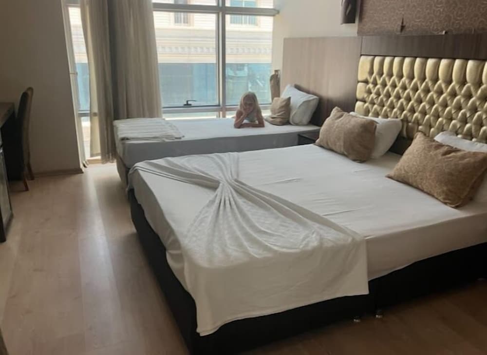 Deluxe Triple Room, City View photo 3