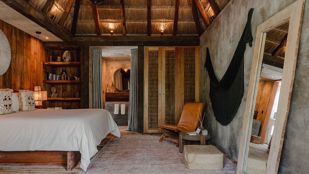 Superior Room, 1 King Bed, Beach View