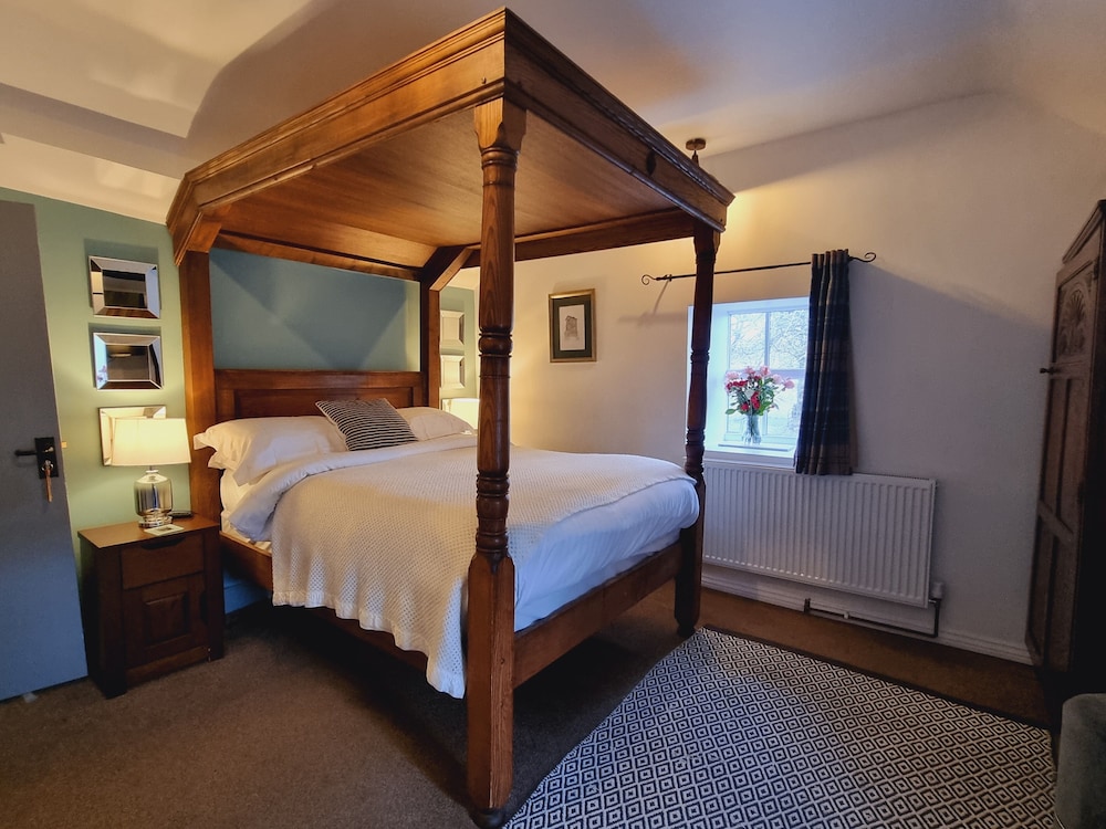 Double Room (Four Poster Bed, Room 6) photo 1