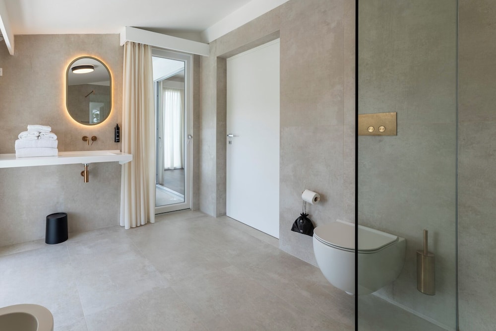 Junior Suite, Hot Tub - Photo 13