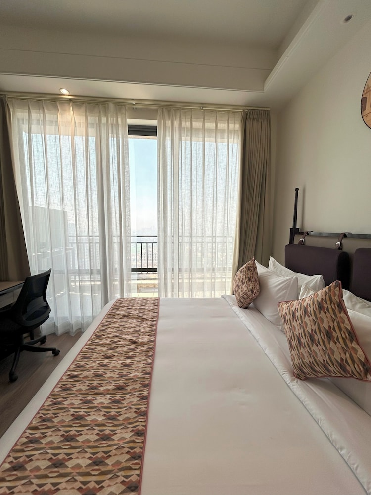 Premium Suite - Photo 16