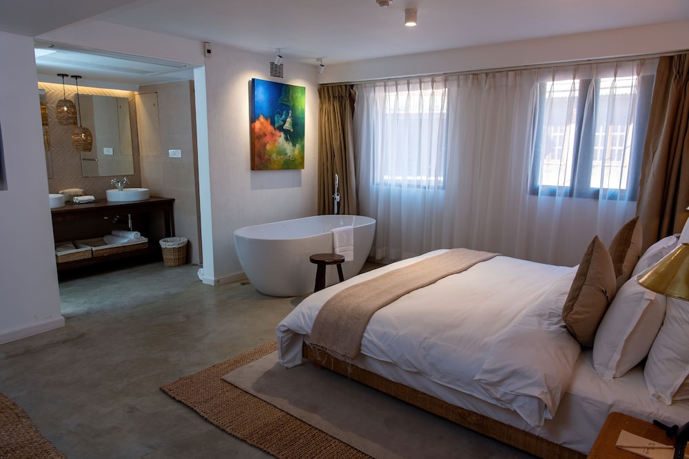 Nepali Suite - Photo 1
