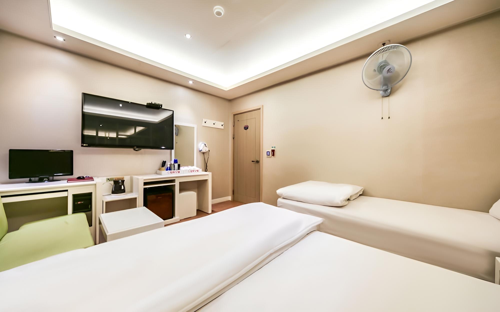 Room (Twin (Netflix Available Air Purifier ) photo 3