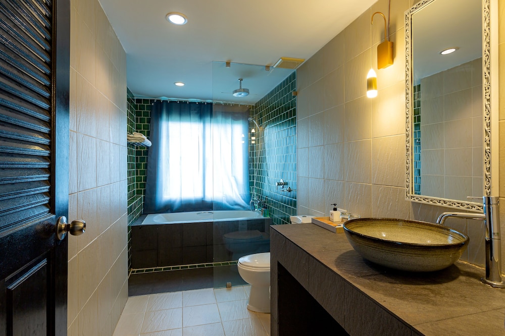 Family Room (Grand Deluxe) - Photo 10