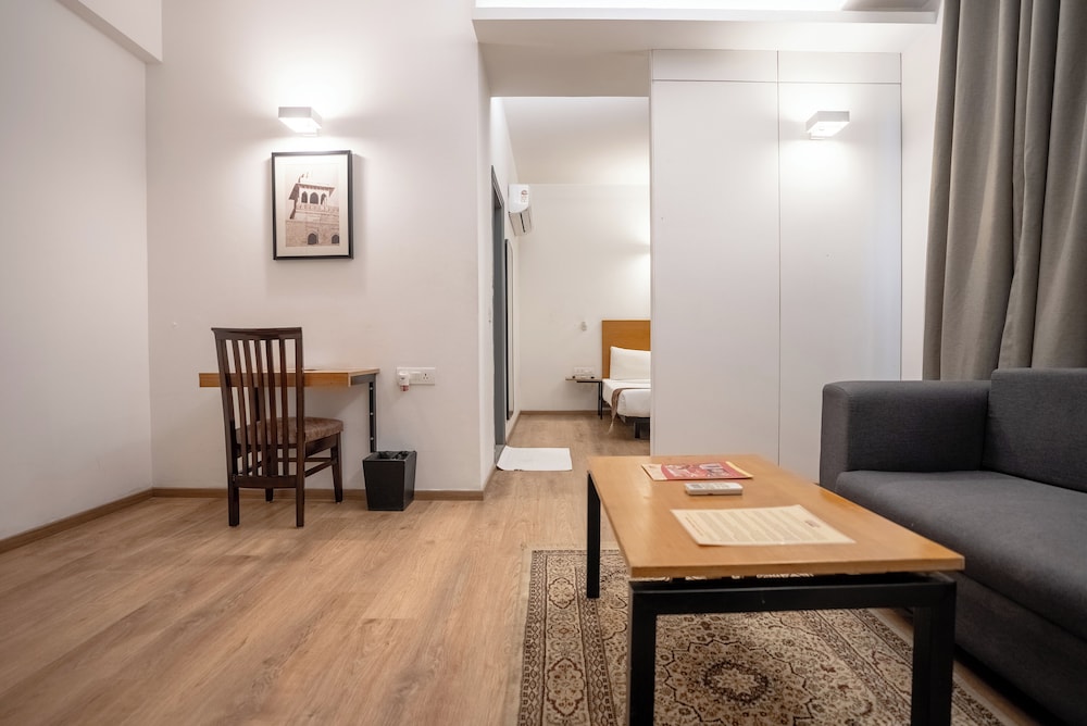 Suite - Photo 7
