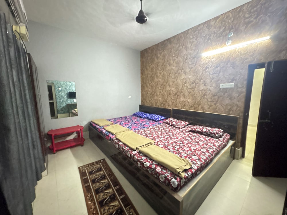 Standard Quadruple Room, City View