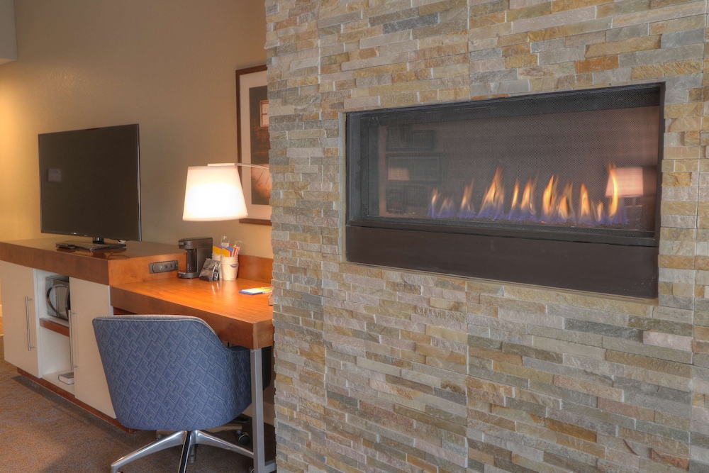 Room, 1 King Bed with Sofa bed, Fireplace - Photo 2