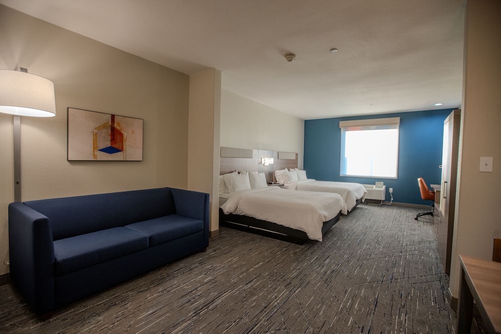 Suite, Multiple Beds - Photo 4