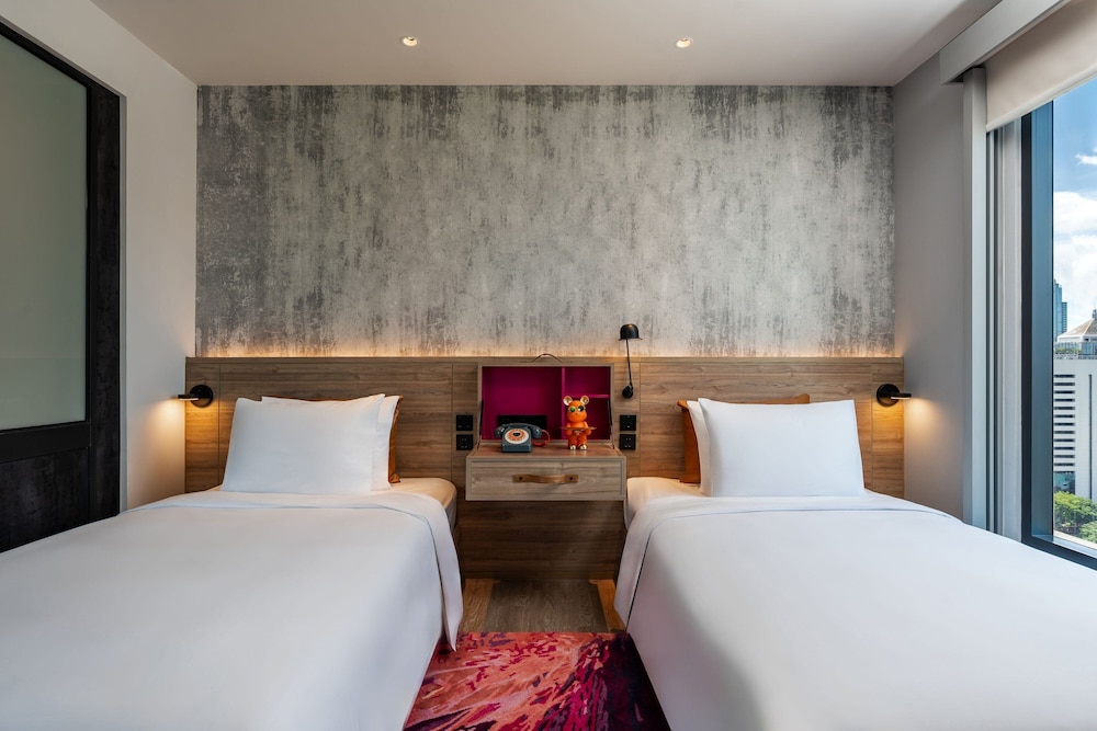 Room, 2 Twin Beds, City View (Corner)