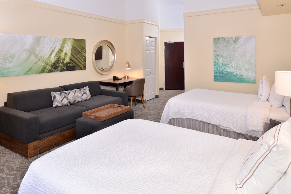Studio, 2 Double Beds (Mobility/Hearing Access, Roll-In Shwr) photo 3