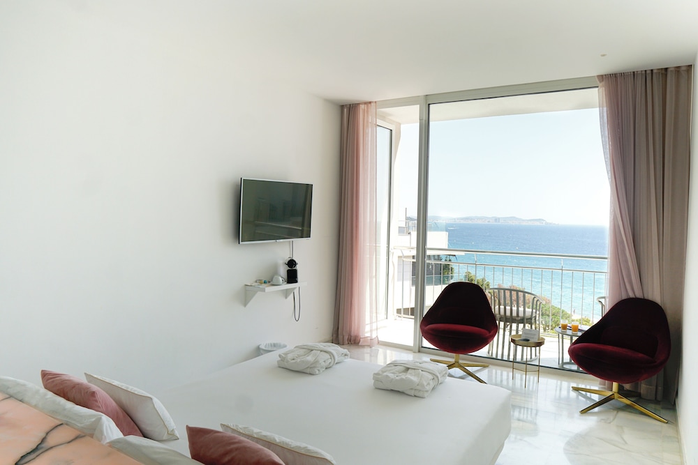Habitación con Vista Lateral al Mar, Ducha de Vidrio, Balcón