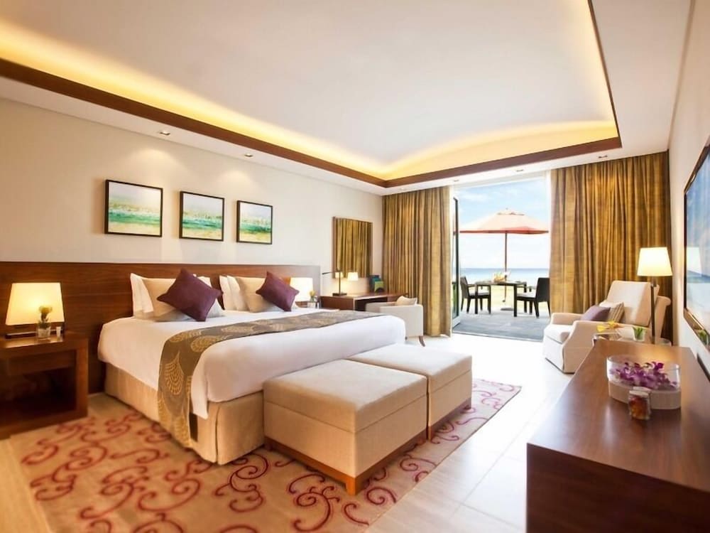 Beachfront Residence One Bedroom Suite with Lounge Access, Butler & Mall Shuttle thumbnail 5