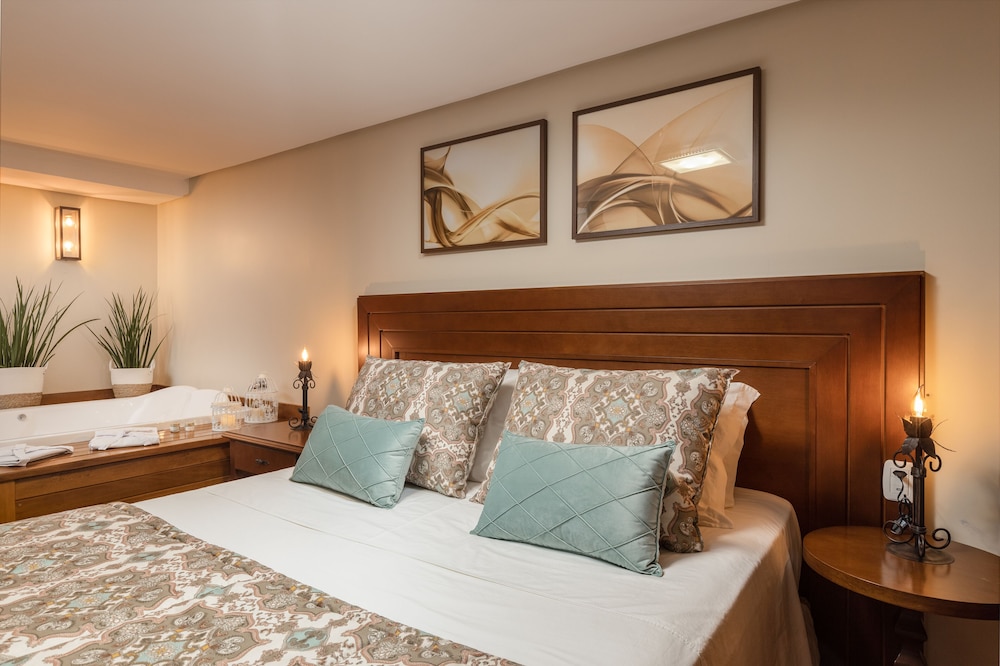 Honeymoon Suite photo 3