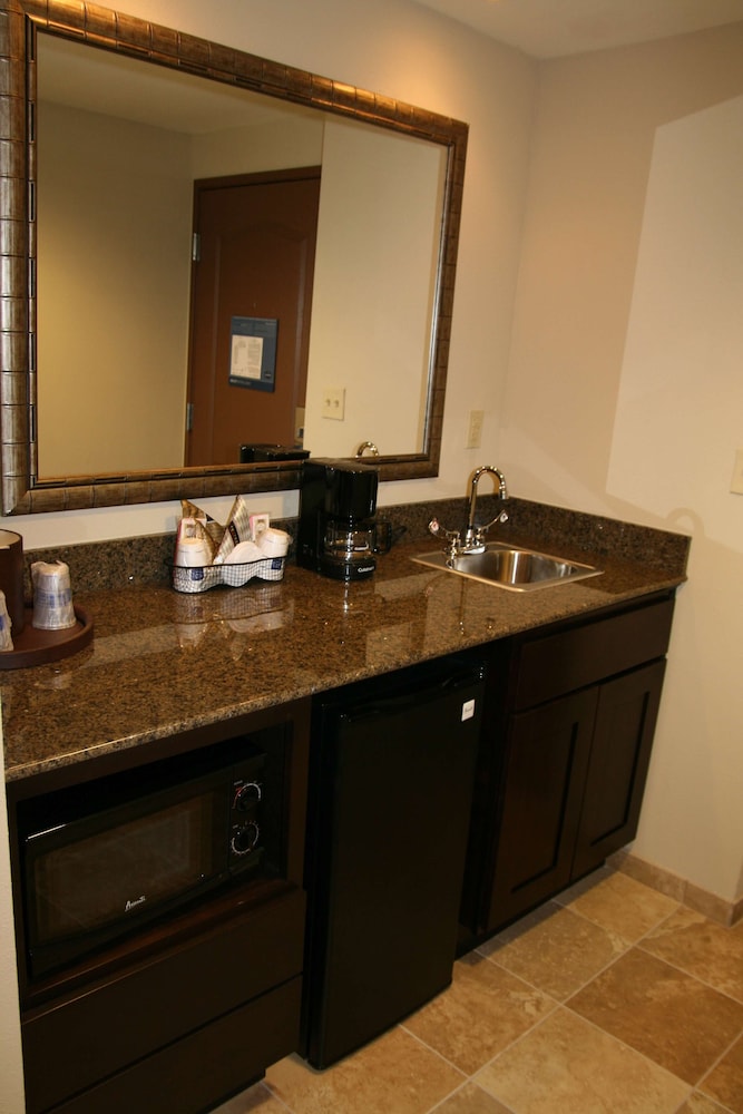 Suite, 1 King Bed, Non Smoking - Photo 5