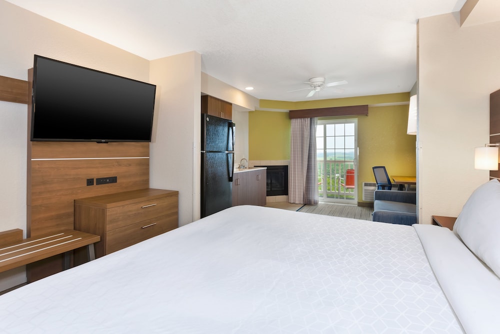 Suite, 1 King Bed, Jetted Tub (Additional Living Area, Valley View) - Photo 1