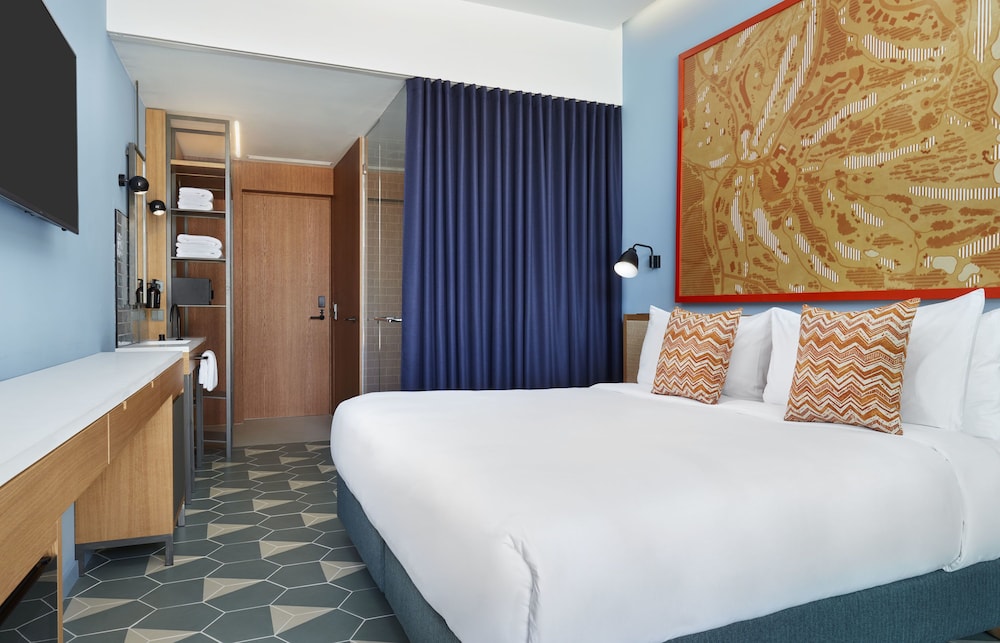 Deluxe Room, Balcony