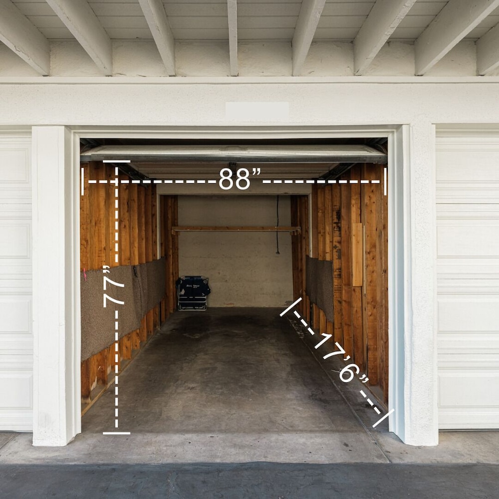 Queen Suite with Garage 204