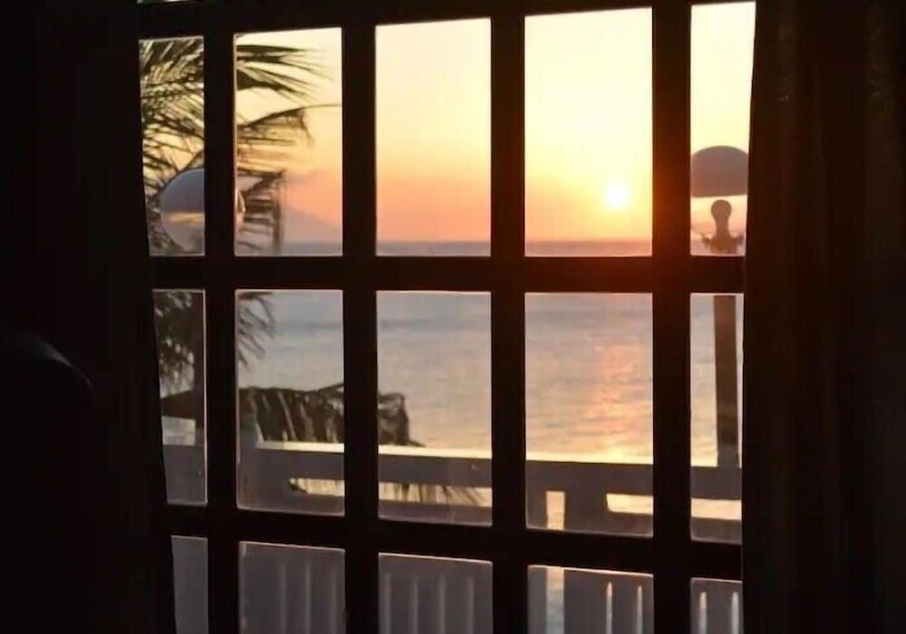 Deluxe Room, 1 Queen Bed, Sea View photo 2