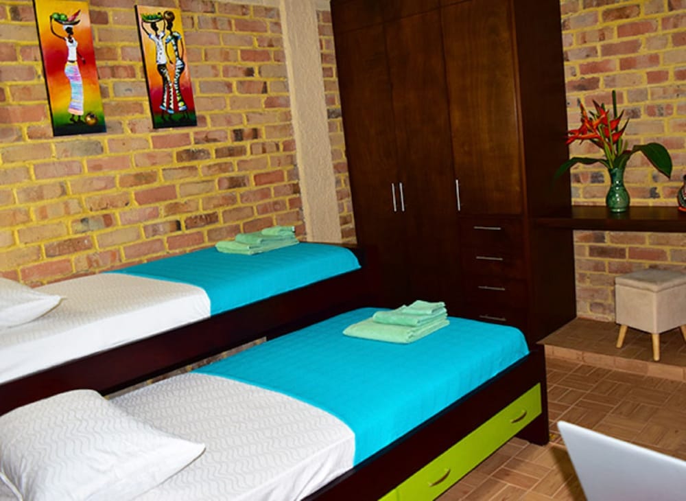 Junior Twin Room, 2 Twin Beds, Accessible, Garden View