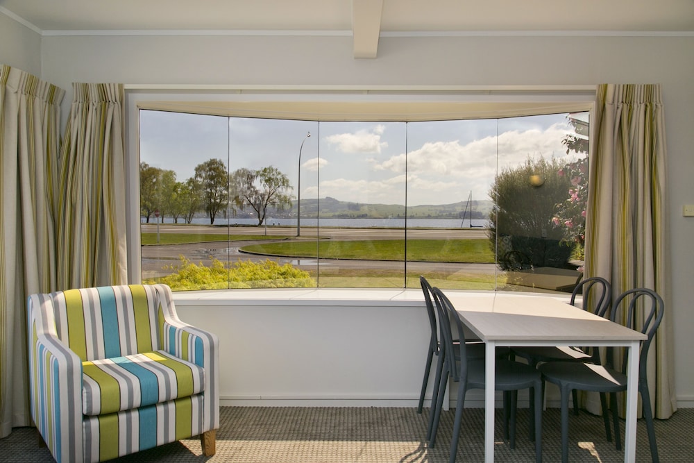 Deluxe Two Bedroom with Lake View