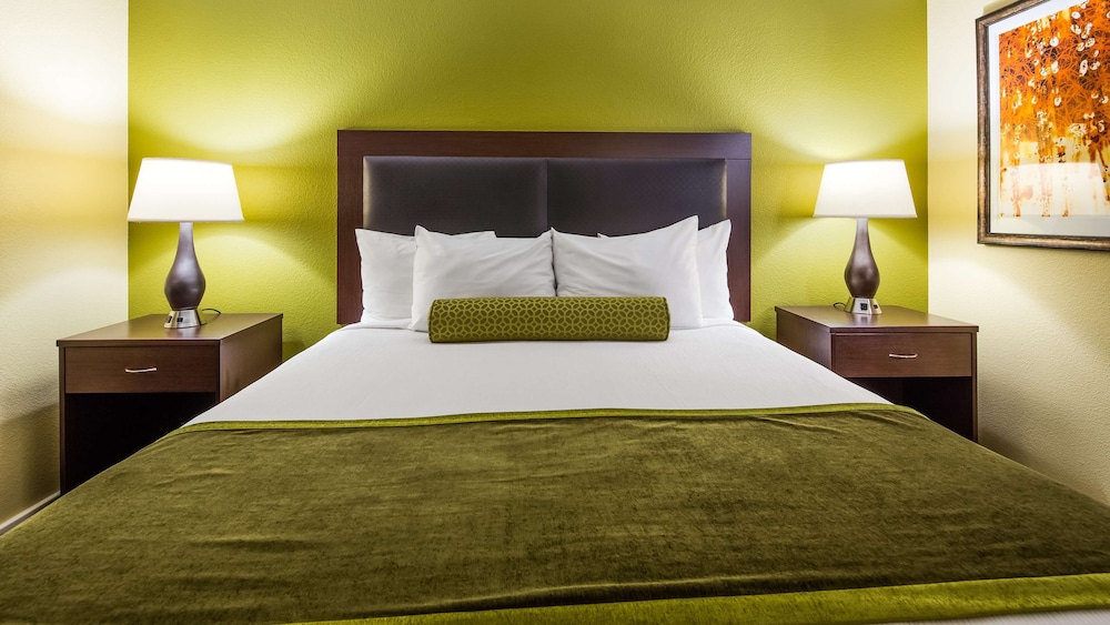 Suite, 1 King Bed, Non Smoking, Refrigerator (No Resort Fees) photo 1