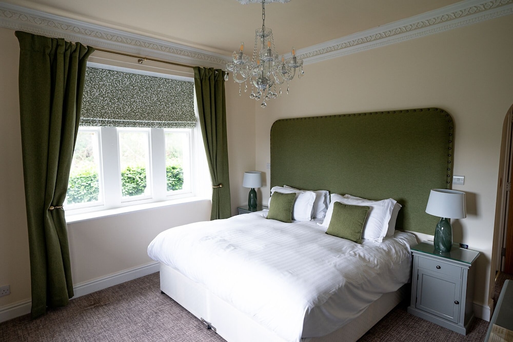 Standard Cottage, 1 King Bed (Two minutes walk from the main Hall) photo 1