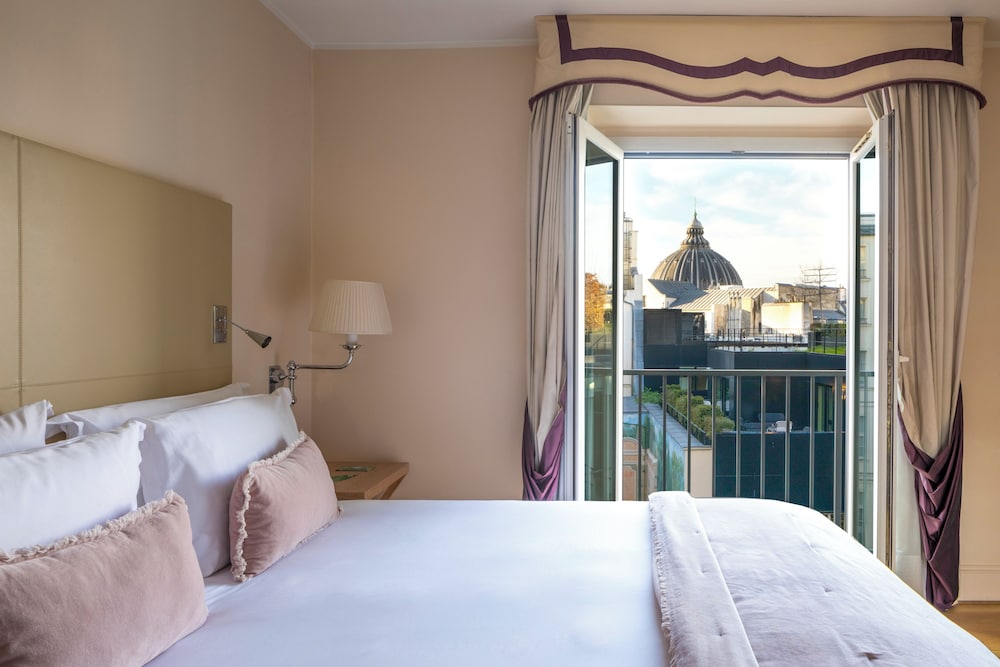 Double Deluxe Eiffel Tower View photo 3