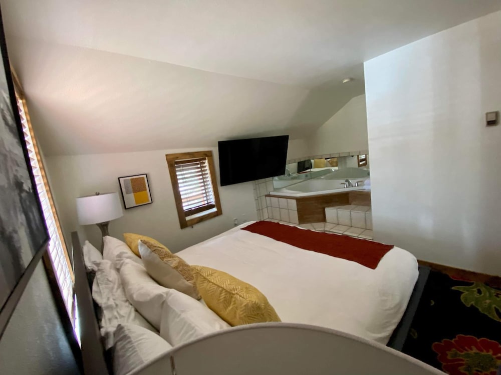 Mini Suite with a King Bed and Twin Sofa Sleeper
