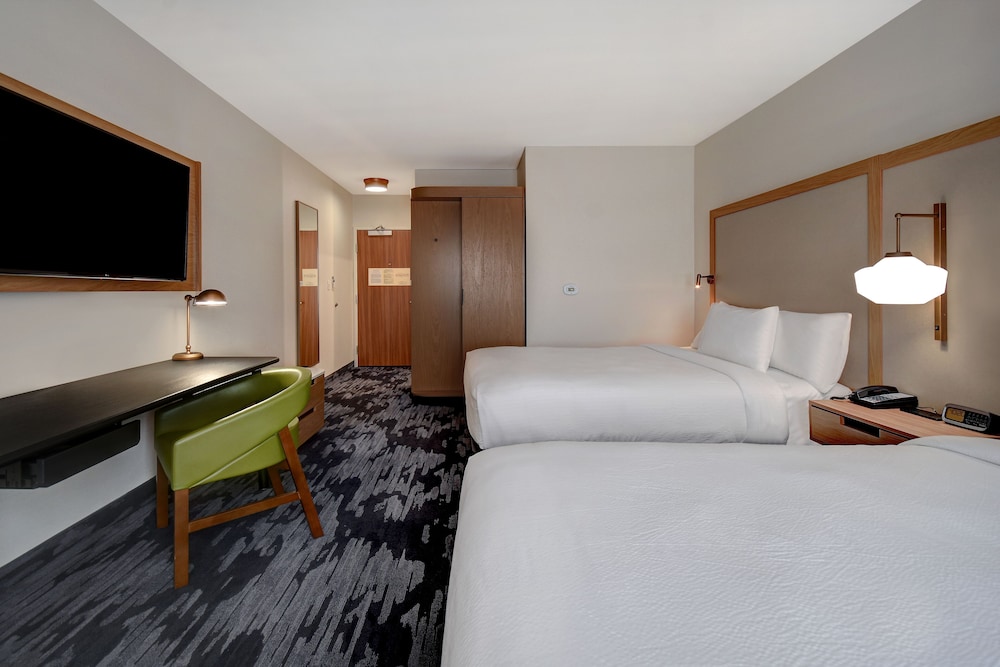 Room, 2 Queen Beds (Mobility/Hearing Accessible, Tub) photo 2