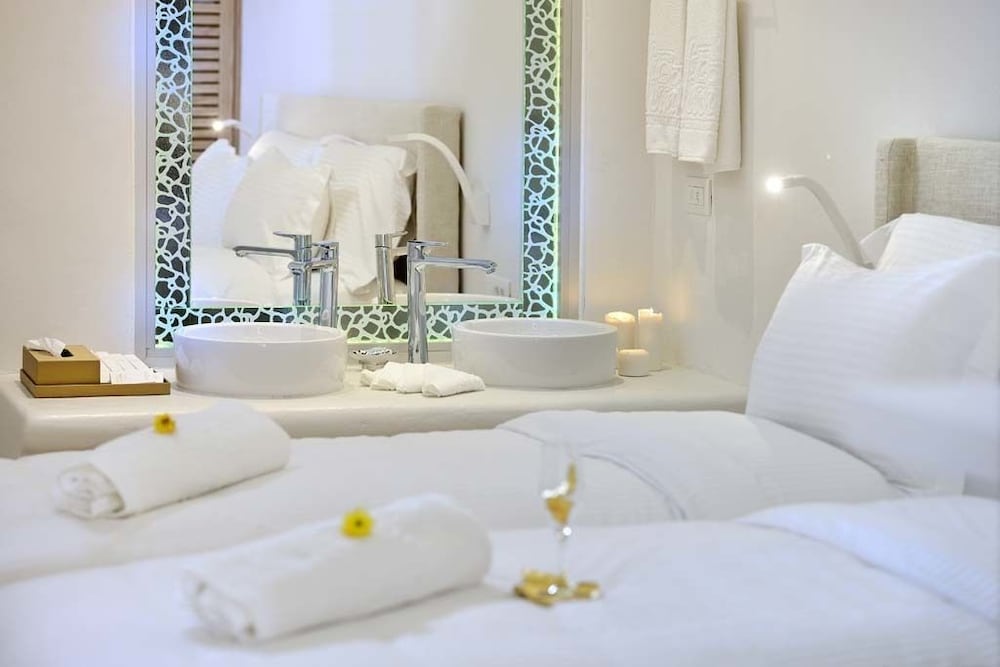 Executive Suite, Jetted Tub, Sea View with Private pool - Photo 8