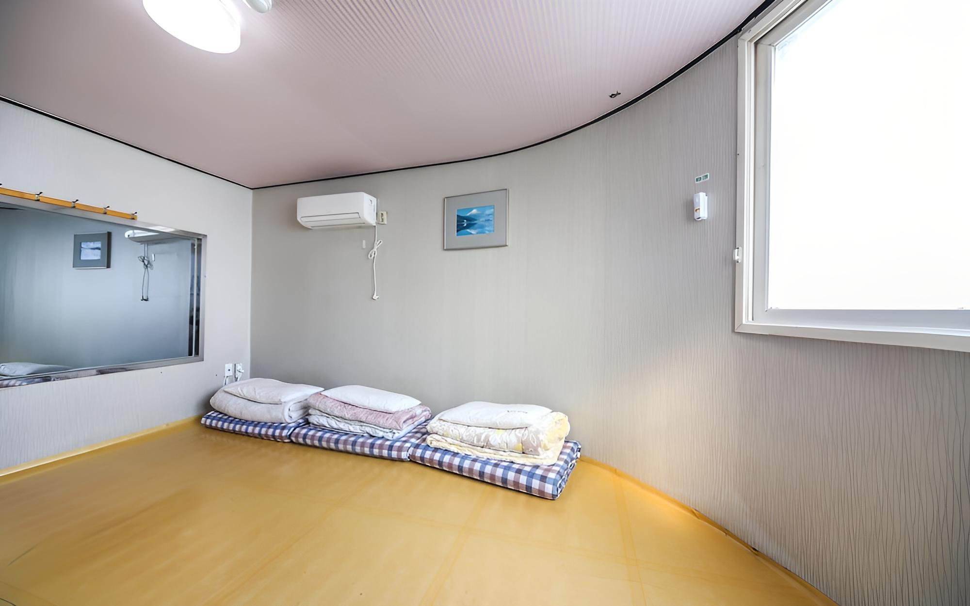 Room (Large Ondol (Korean-style room)) - Photo 2