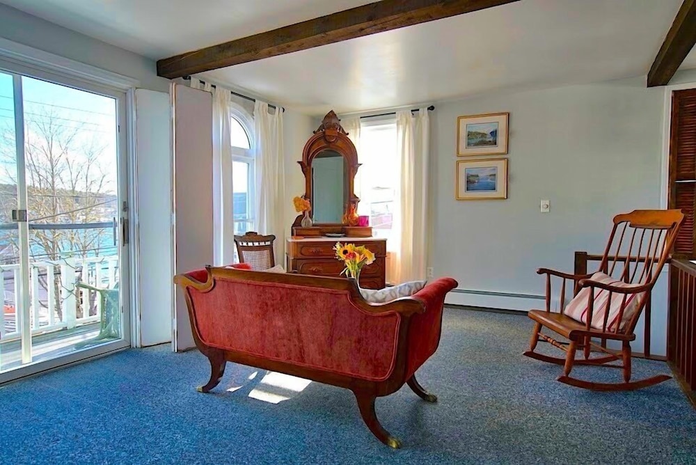 Captain's Quarters photo 2