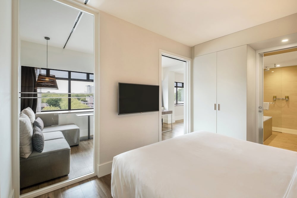 Suite, 1 King Bed (View)