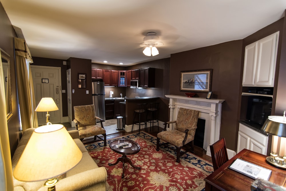 Saratoga Executive Suite