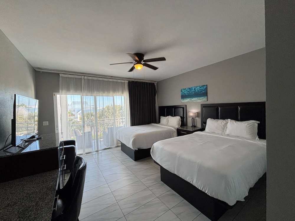Family Room, 2 Queen Beds, Balcony, Pool View