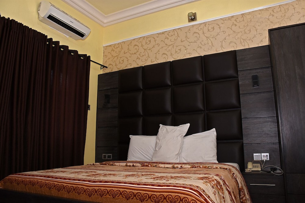 Grand Room - Photo 1