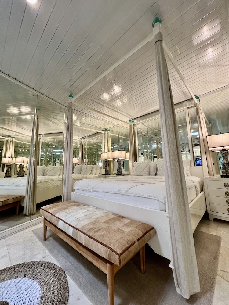 Luxury Apartment, 1 King Bed photo 3