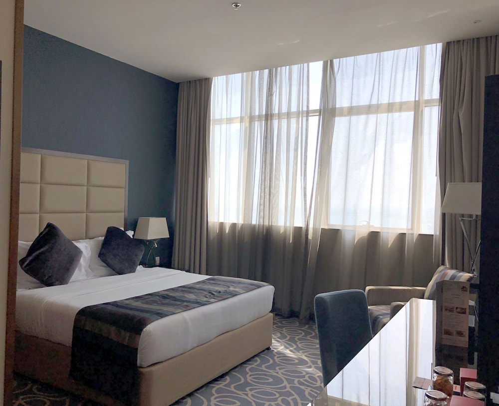 Executive Room, 1 King Bed, Non Smoking, City View photo 2