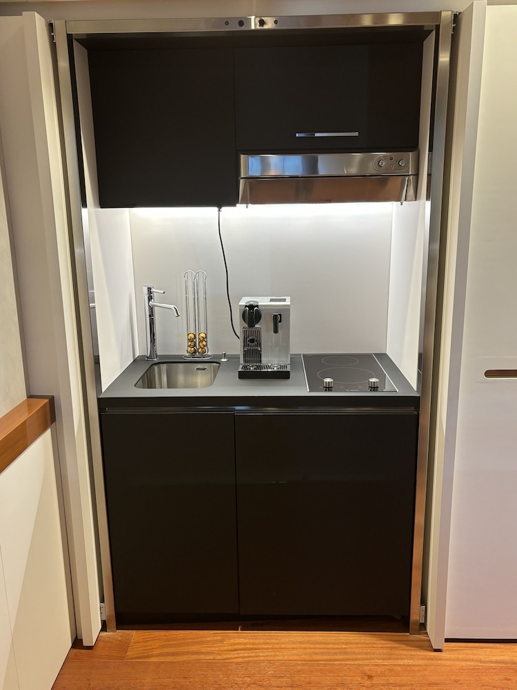 Luxury Apartment, Canal View