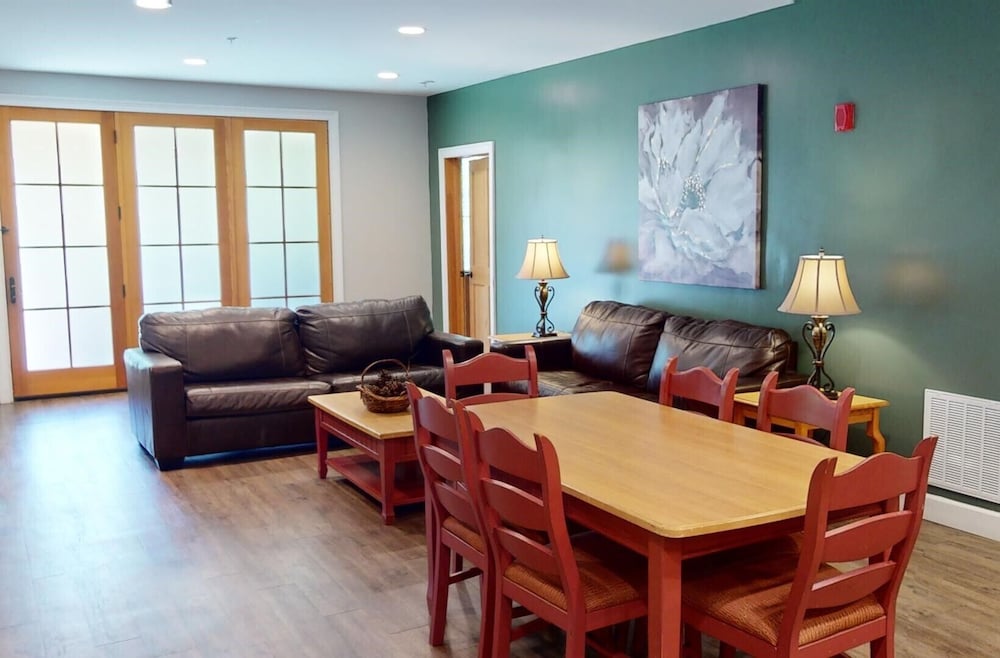 Unit 712 - Four Bedroom Condo Perfect for Groups on Ground Floor