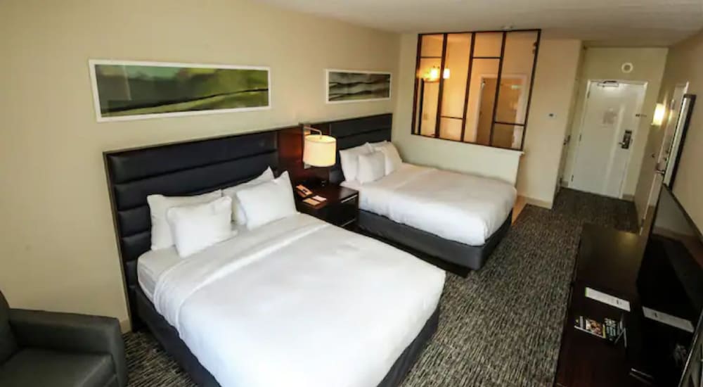 Room, 2 Queen Beds, Balcony (Hearing, Top Floor)